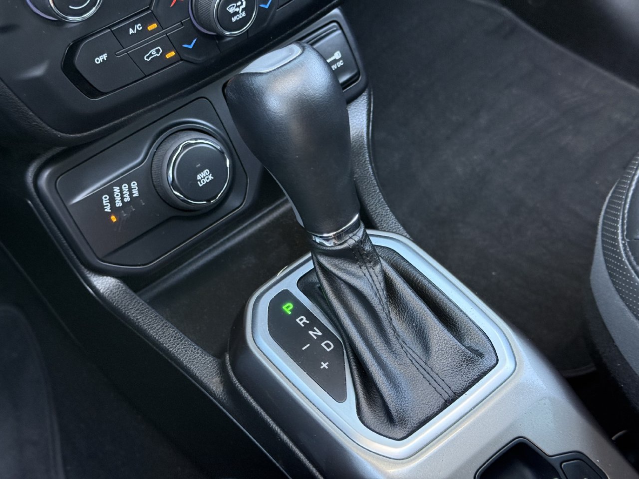 Used 2019 Jeep Renegade Limited AWD/4WD image 20