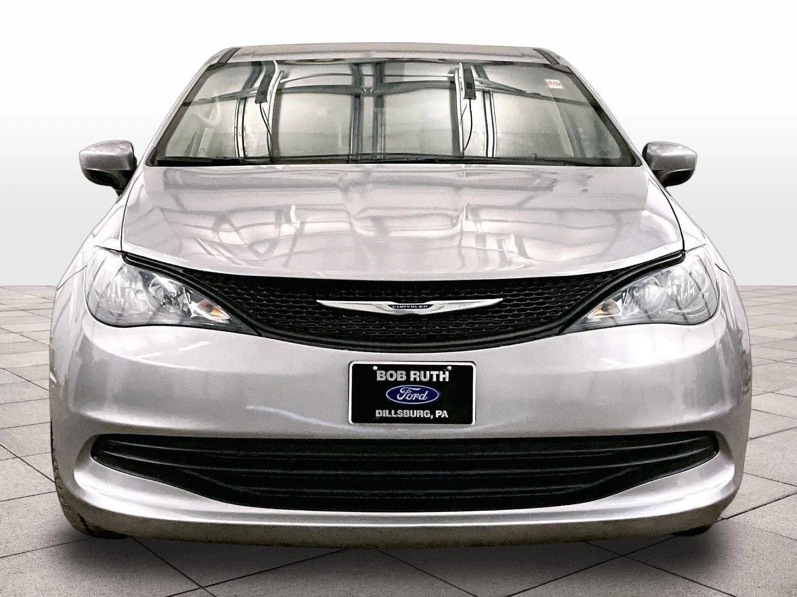 Used 2020 Chrysler Voyager L image 3