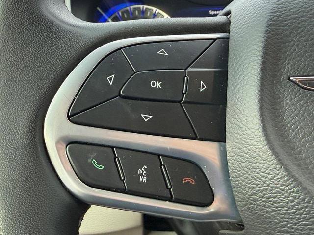 Used 2022 Chrysler Pacifica Touring-L FWD image 14