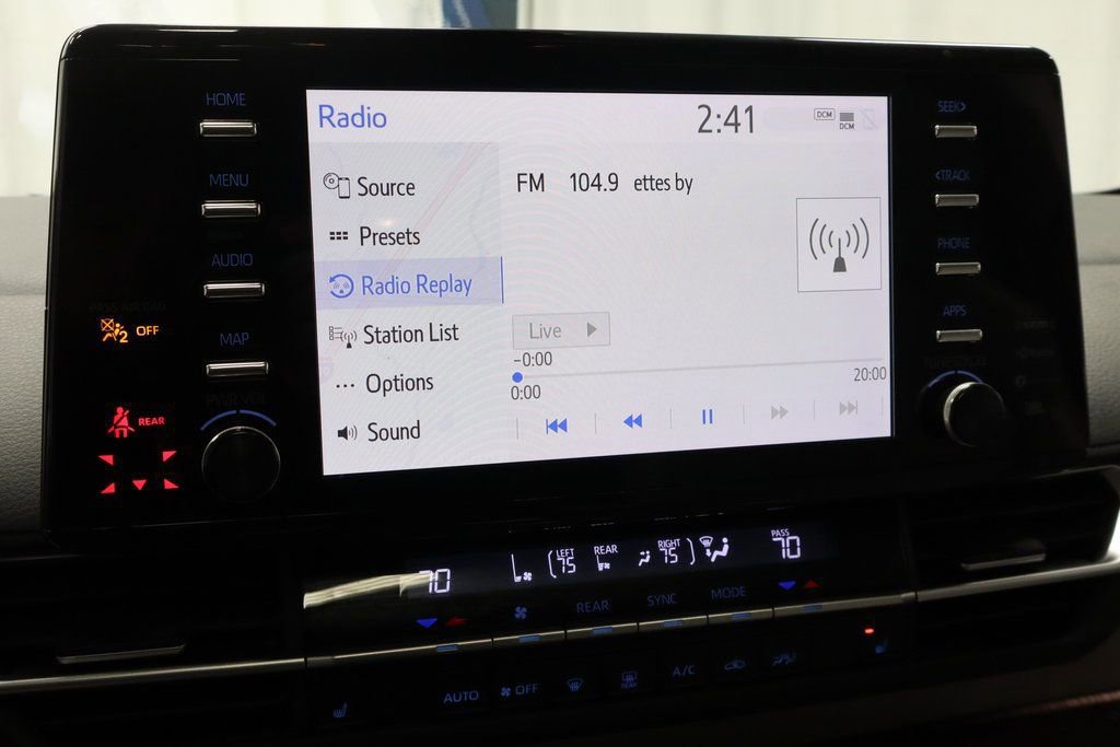 Used 2022 Toyota Sienna XLE w/ XLE Plus Package image 9