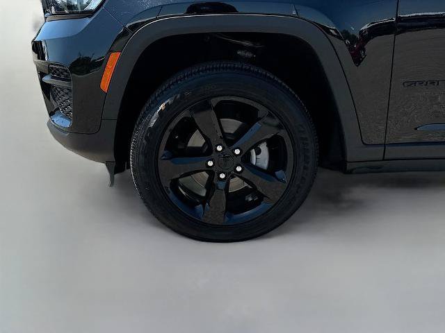 Used 2023 Jeep Grand Cherokee Altitude AWD/4WD image 22