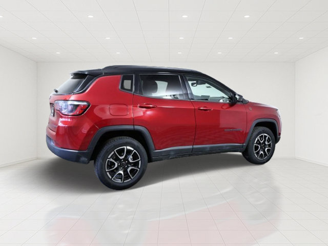 Used 2025 Jeep Compass Trailhawk AWD/4WD image 6