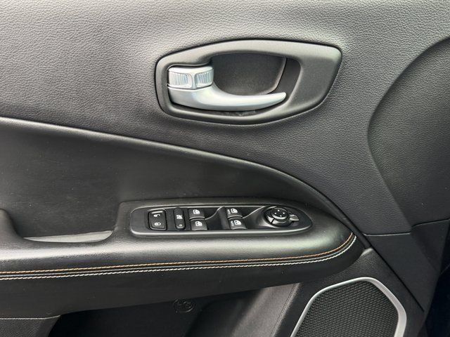 Used 2017 Jeep Compass Latitude AWD/4WD image 26
