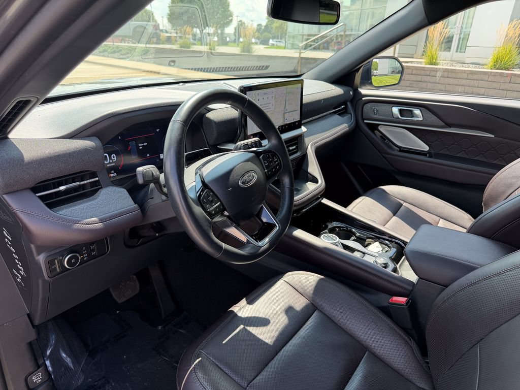 Certified 2025 Ford Explorer Platinum w/ LUX Leather Package AWD/4WD image 9