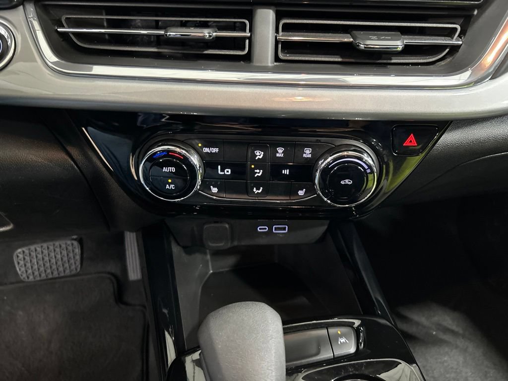 Used 2024 Chevrolet Trax LT w/ Driver Confidence Package FWD image 22