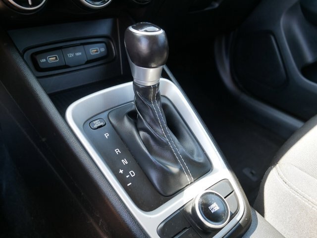 Used 2022 Hyundai Venue SEL FWD image 27