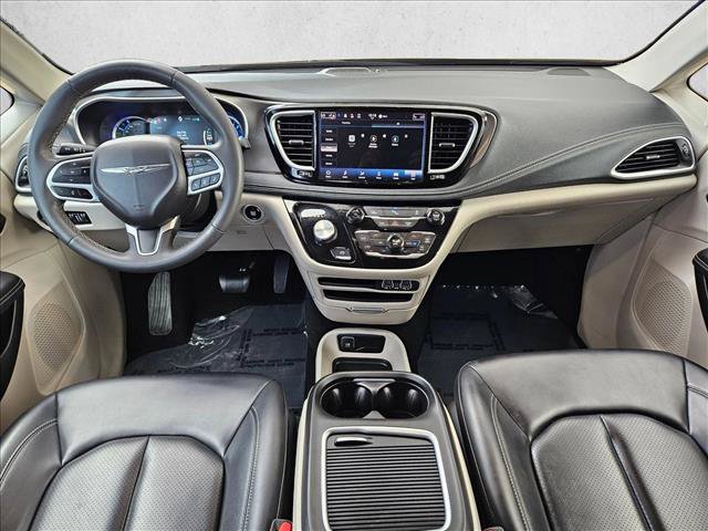 Used 2023 Chrysler Pacifica Touring-L FWD image 18