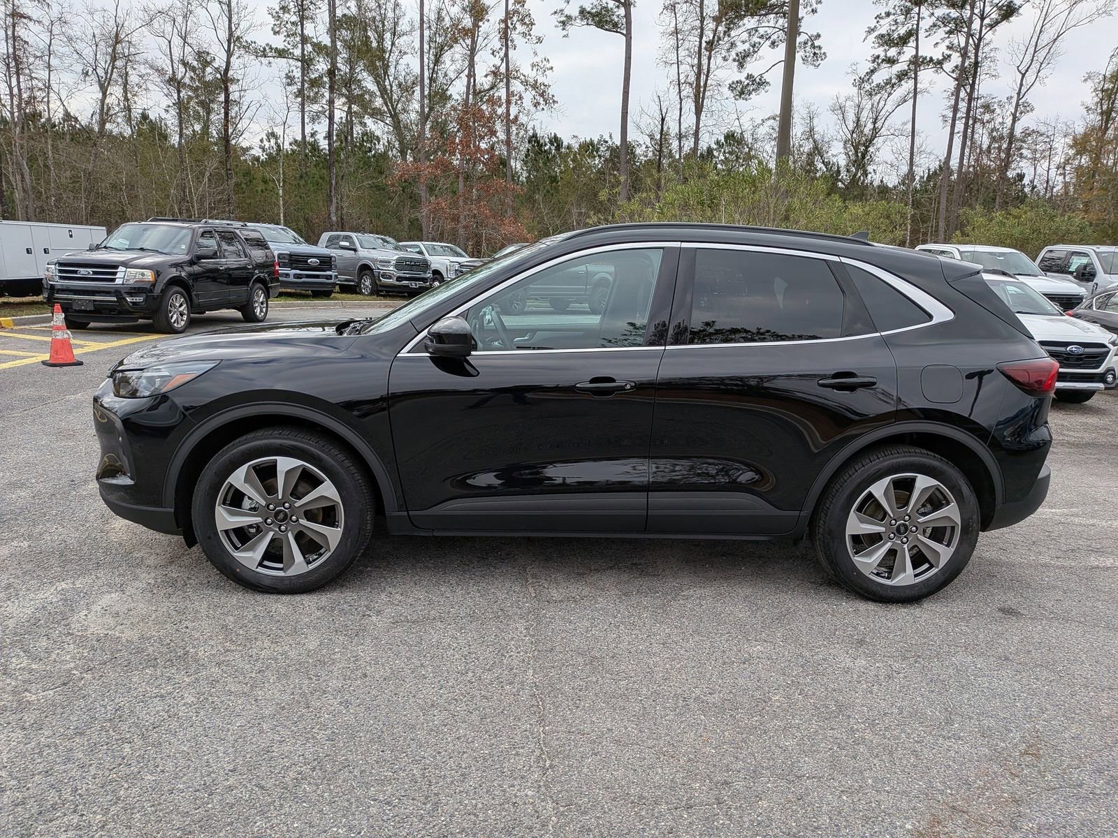 Certified 2025 Ford Escape Platinum image 2