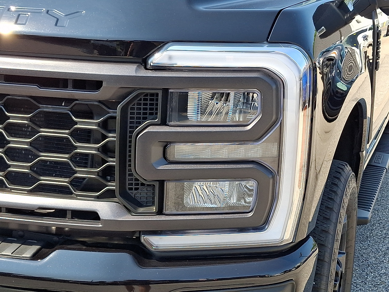 Certified 2024 Ford F250 Lariat w/ Lariat Ultimate Package AWD/4WD image 12