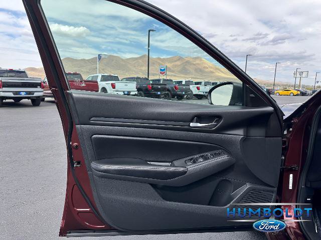 Used 2025 Nissan Altima 2.5 SV FWD image 11