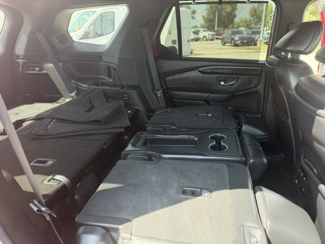 Used 2025 Honda Pilot Black Edition image 40