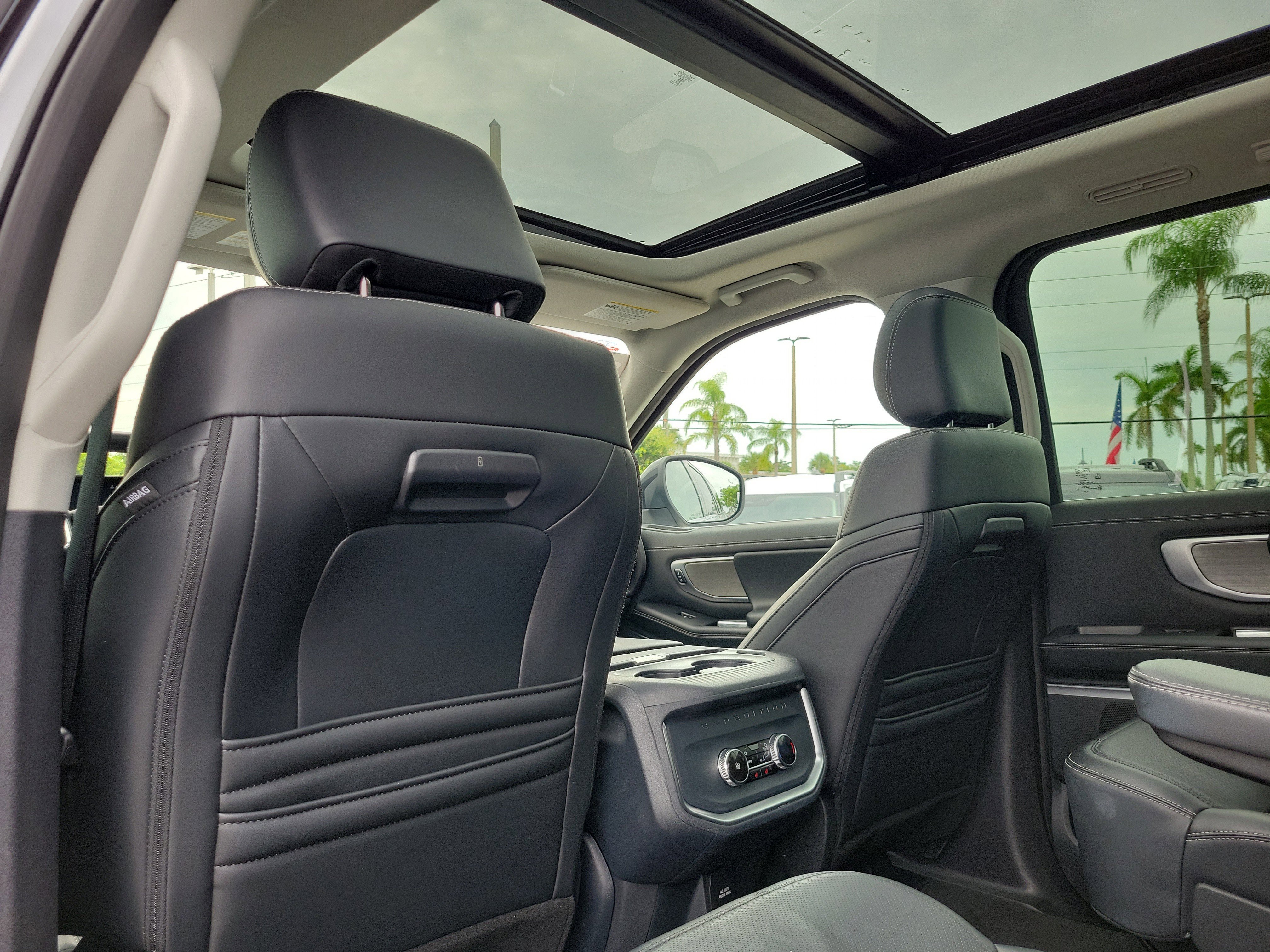 Certified 2025 Ford Expedition Platinum AWD/4WD image 16