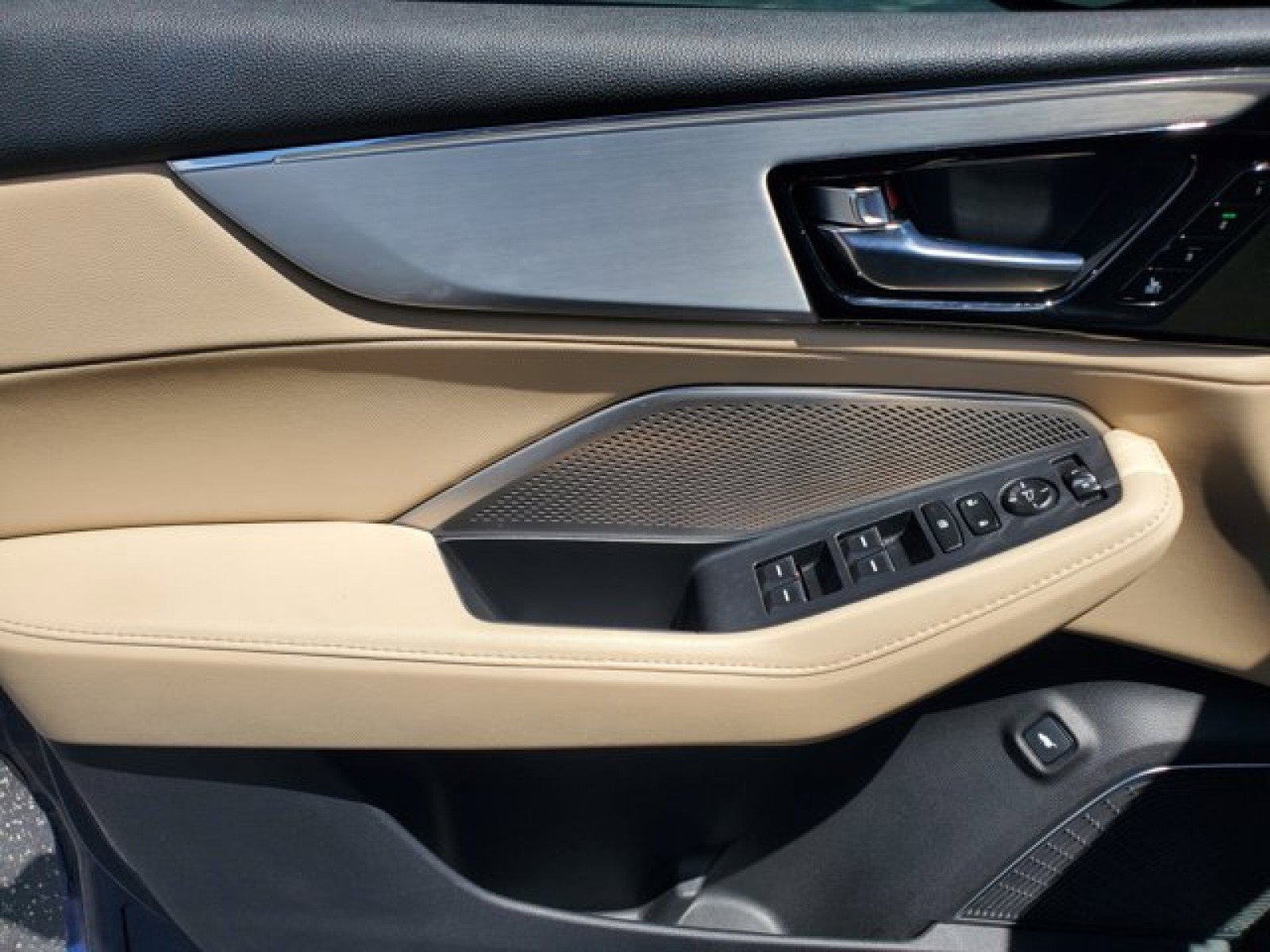 Used 2023 Acura MDX SH-AWD image 15