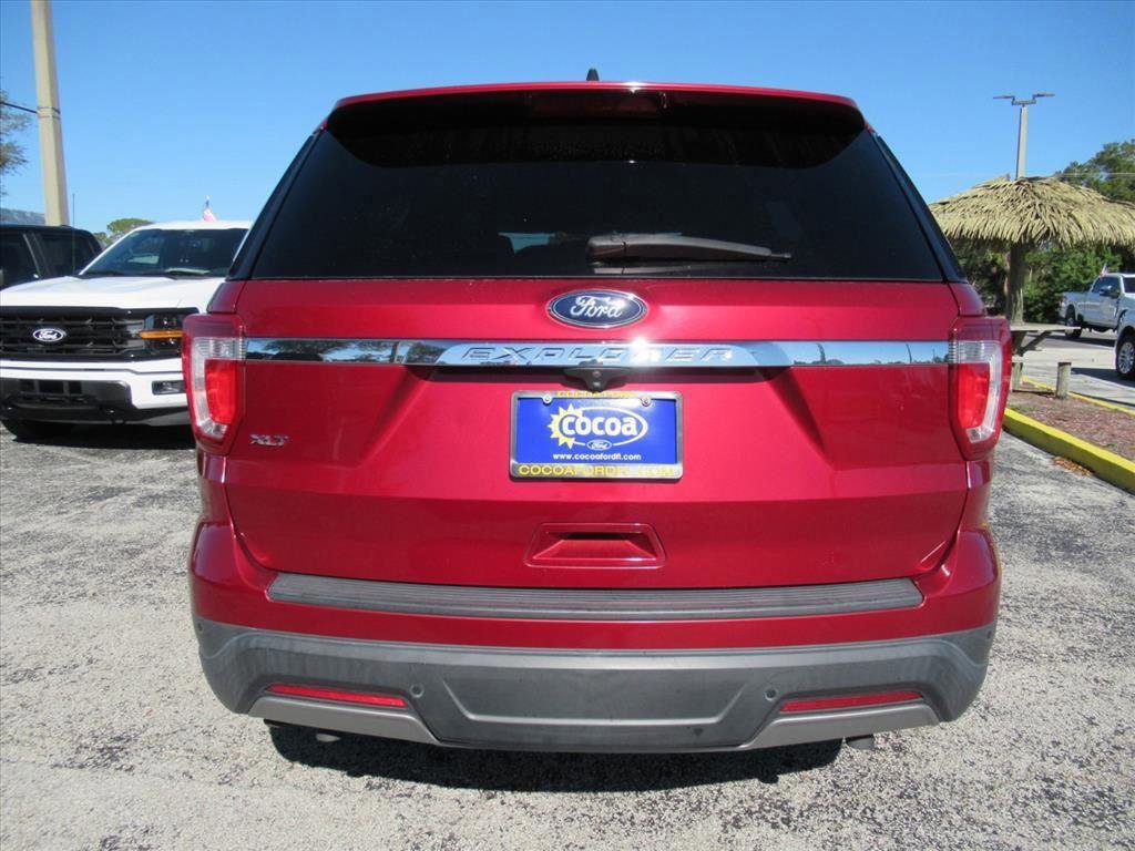 Certified 2019 Ford Explorer XLT image 3