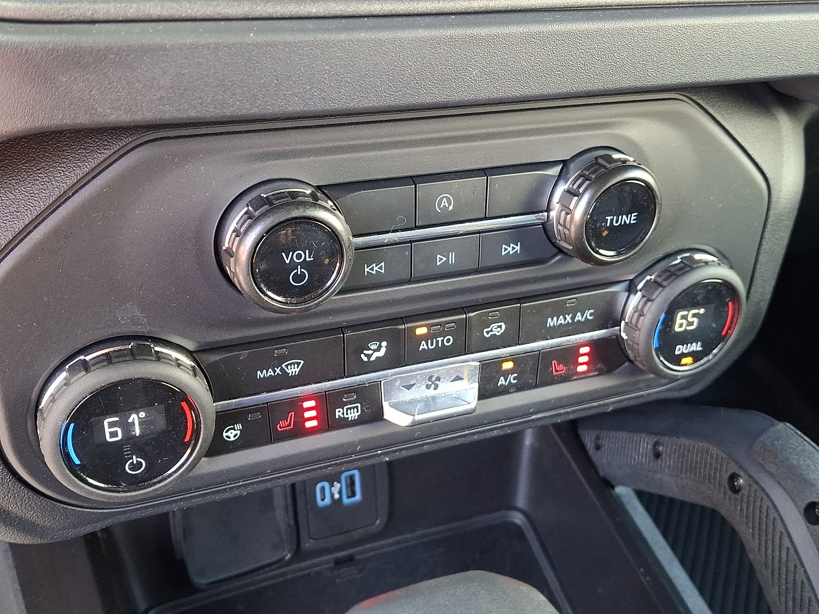 Certified 2025 Ford Bronco Badlands AWD/4WD image 16