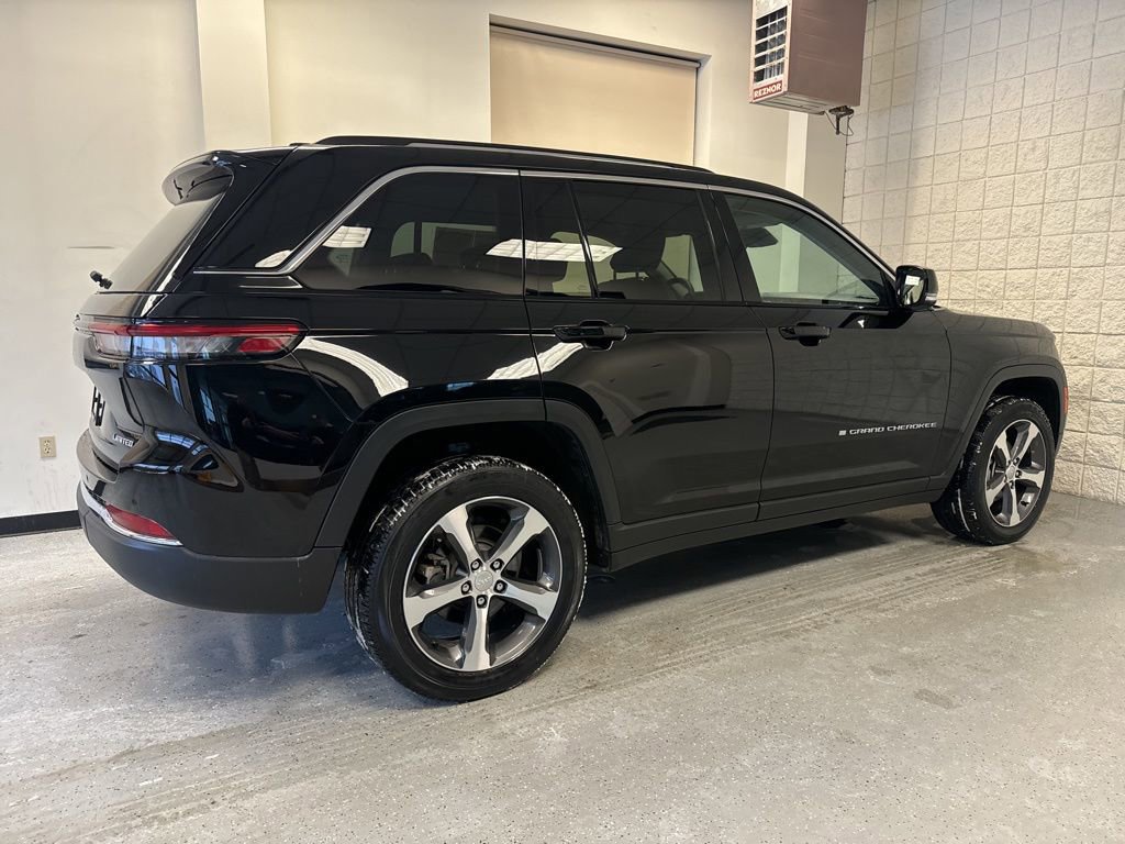 Used 2023 Jeep Grand Cherokee Limited w/ Trailer Tow Prep Group (B) image 8