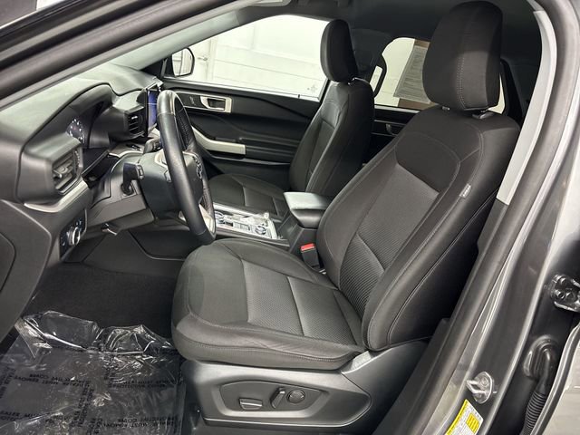Certified 2023 Ford Explorer XLT image 3