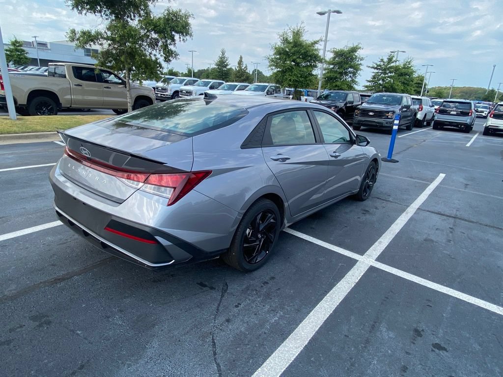 Used 2026 Hyundai Elantra Sport FWD image 7