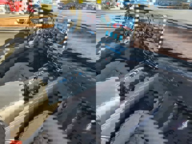 Used 2025 Volkswagen Atlas SE image 28