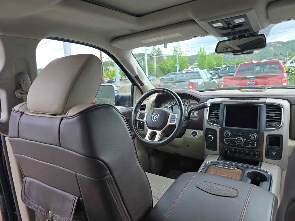 Used 2018 RAM 3500 Laramie Longhorn w/ Longhorn Southfork Package AWD/4WD image 10
