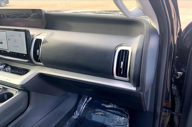 Certified 2025 Ford Expedition Active AWD/4WD image 16