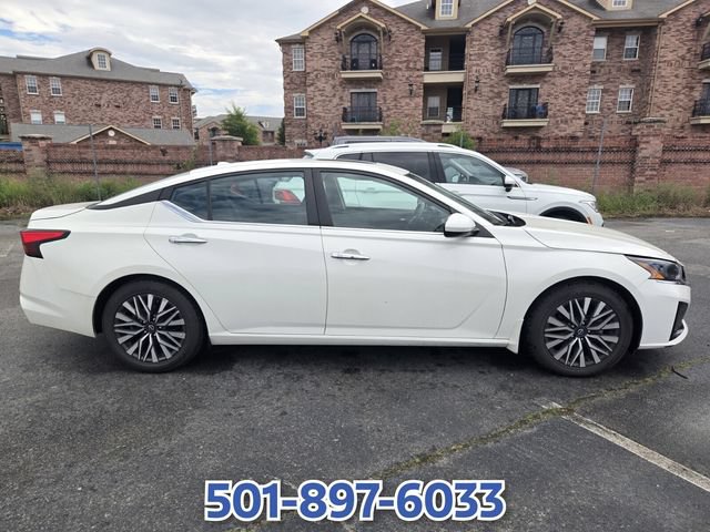 Used 2024 Nissan Altima 2.5 SV w/ SV Premium Package FWD image 5