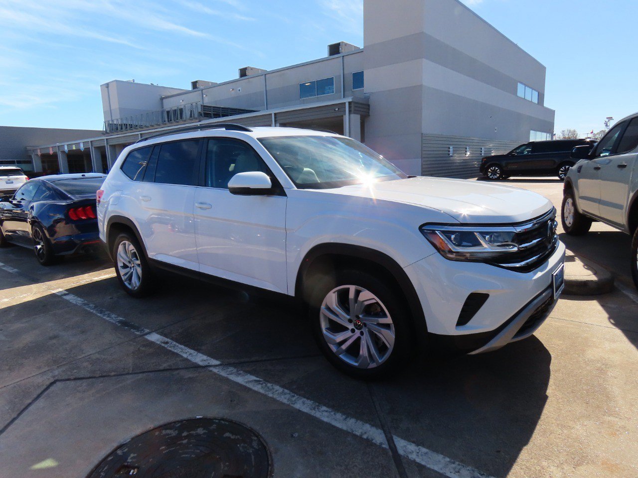 Used 2023 Volkswagen Atlas SE image 7