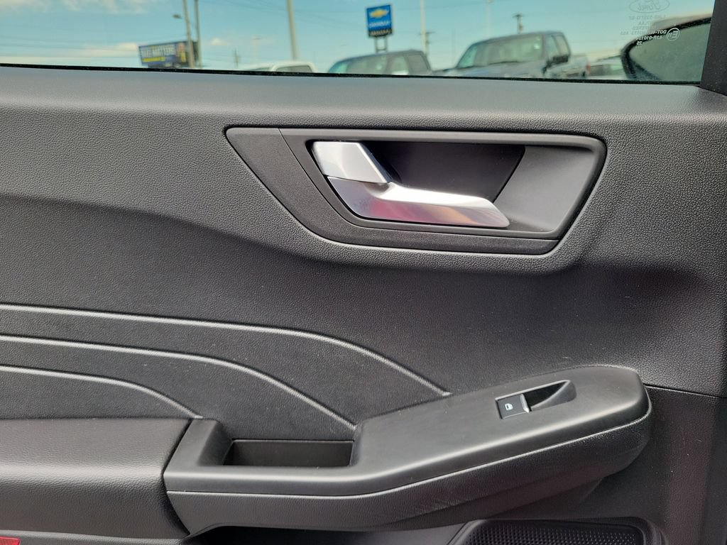 Certified 2025 Ford Escape SE FWD image 15