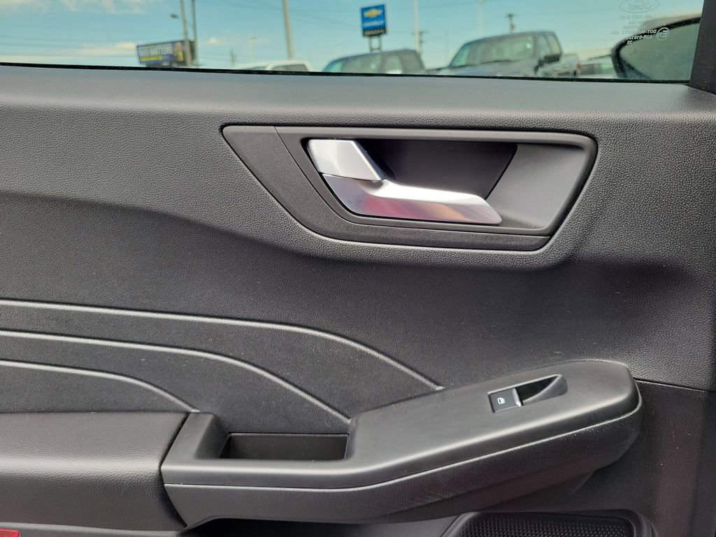 Certified 2025 Ford Escape SE FWD image 15