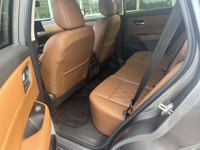Used 2024 Nissan Rogue Platinum AWD/4WD image 6