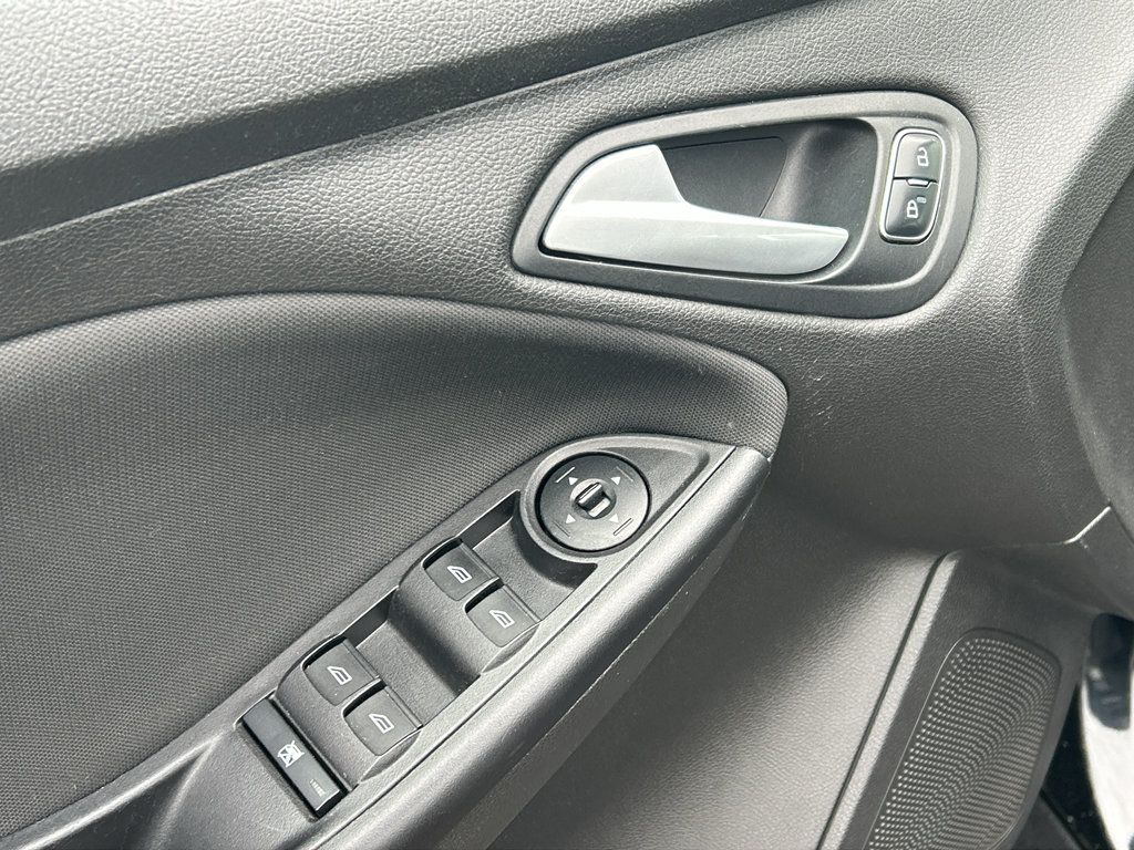 Certified 2017 Ford Focus SE FWD image 14