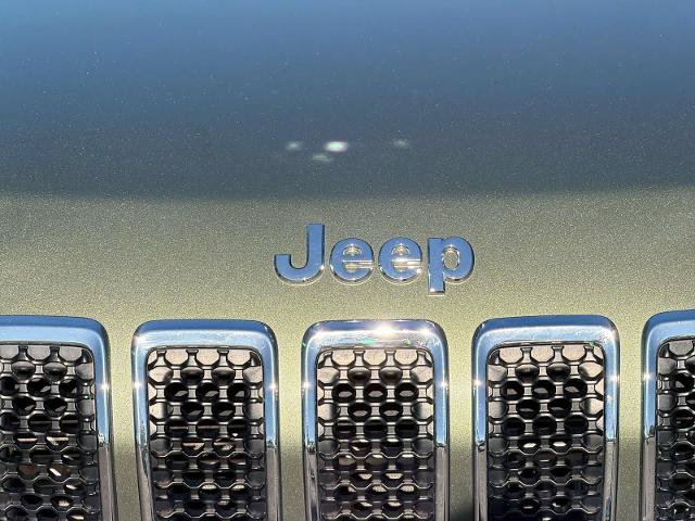 Used 2021 Jeep Cherokee Limited w/ Trailer Tow Group AWD/4WD image 12
