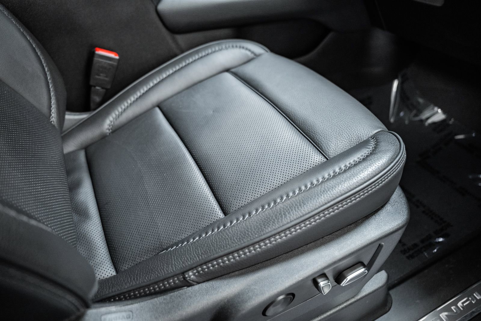 Used 2022 GMC Yukon Denali w/ Denali Premium Package AWD/4WD image 44