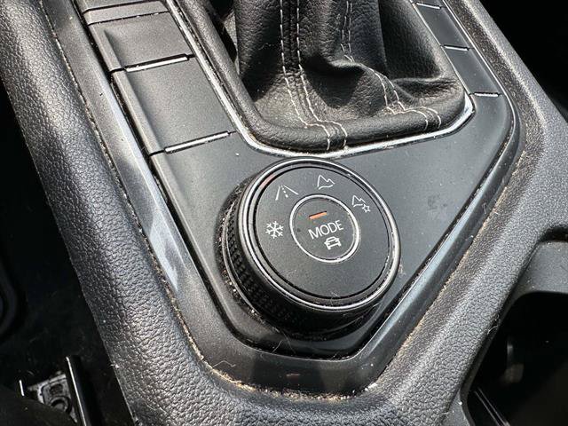Used 2022 Volkswagen Tiguan SE AWD/4WD image 18