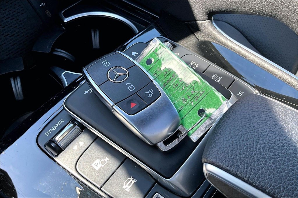 Used 2026 Mercedes-Benz GLE 350 4MATIC w/ Driver Assistance Package image 12