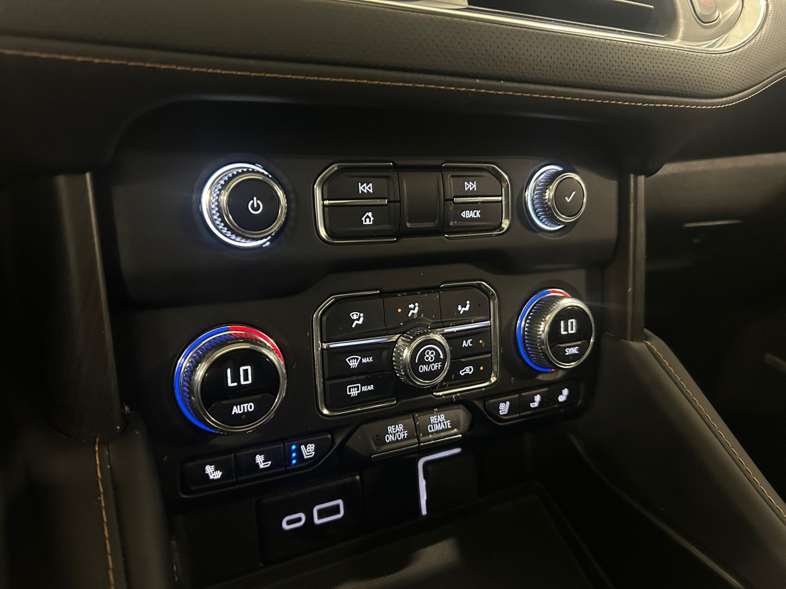 Used 2024 GMC Yukon AT4 w/ Max Trailering Package AWD/4WD image 22