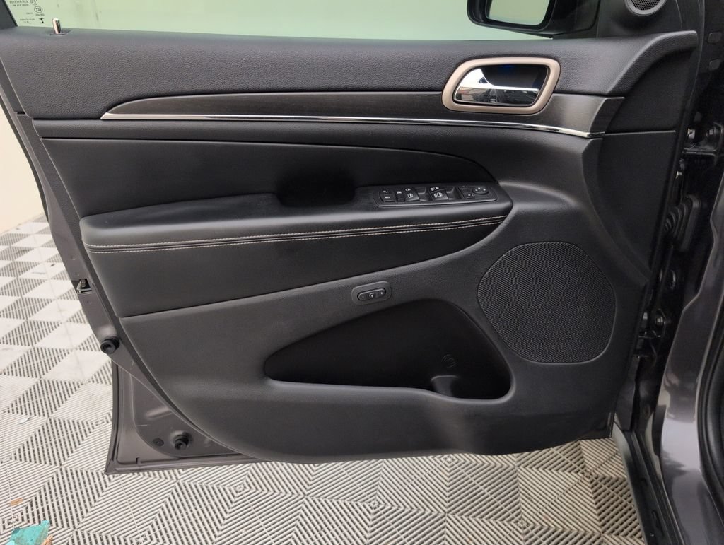 Used 2017 Jeep Grand Cherokee Limited RWD image 34