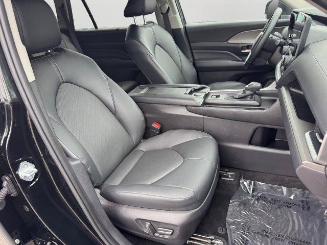 Used 2025 Toyota Grand Highlander AWD image 6
