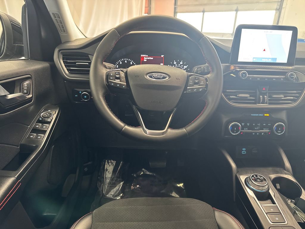 Certified 2022 Ford Escape SEL w/ SEL Stealth AWD Package image 16