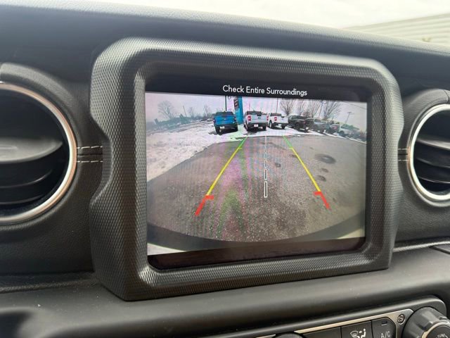 Used 2018 Jeep Wrangler Unlimited Sahara image 25