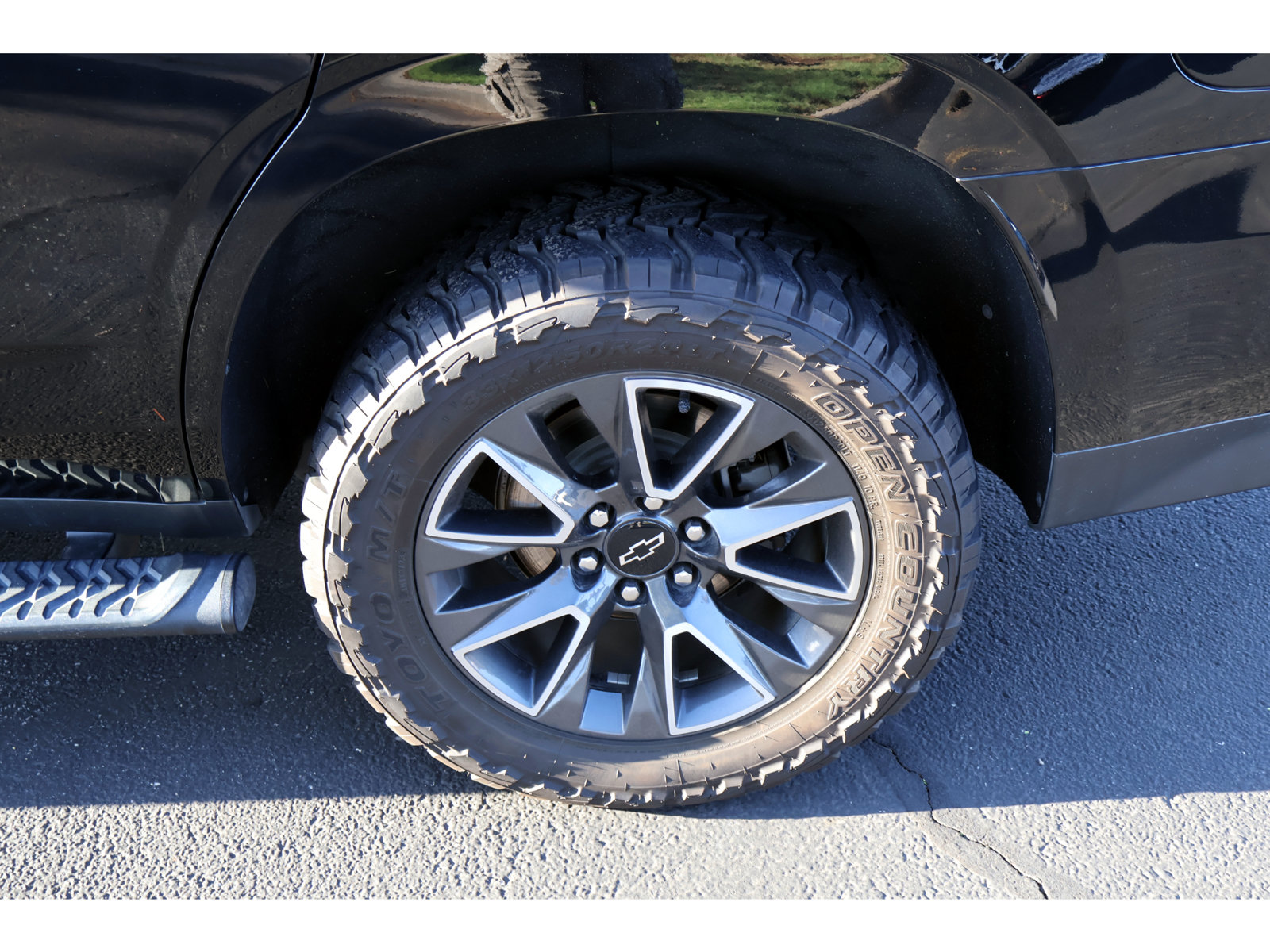 Used 2022 Chevrolet Tahoe Z71 w/ Z71 Off-Road Package AWD/4WD image 17
