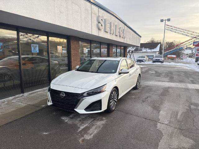 Used 2023 Nissan Altima 2.5 SV w/ SV Premium Package image 1