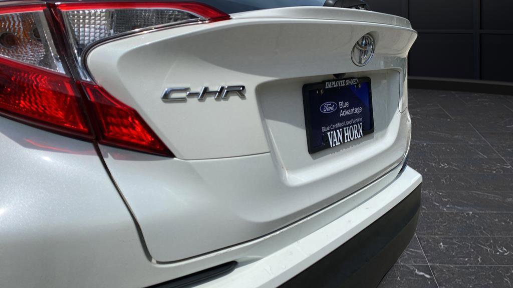 Used 2020 Toyota C-HR XLE FWD image 38