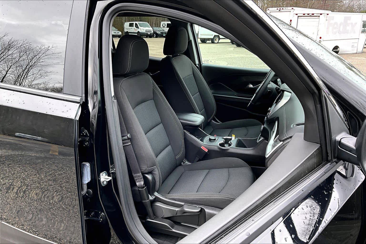 Used 2024 GMC Terrain SLE AWD/4WD image 8