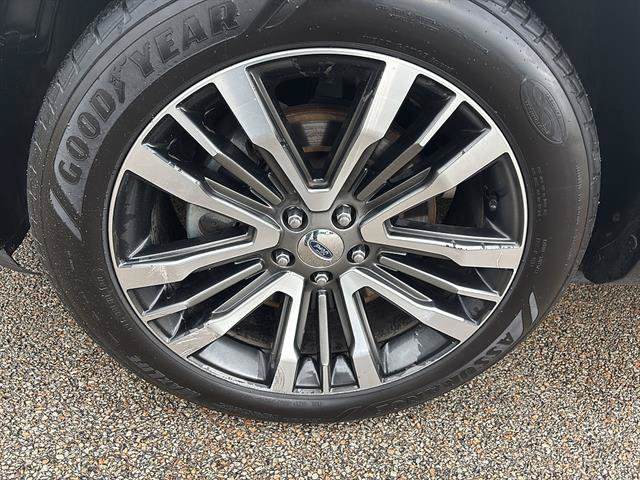 Certified 2017 Ford Explorer Platinum AWD/4WD image 9