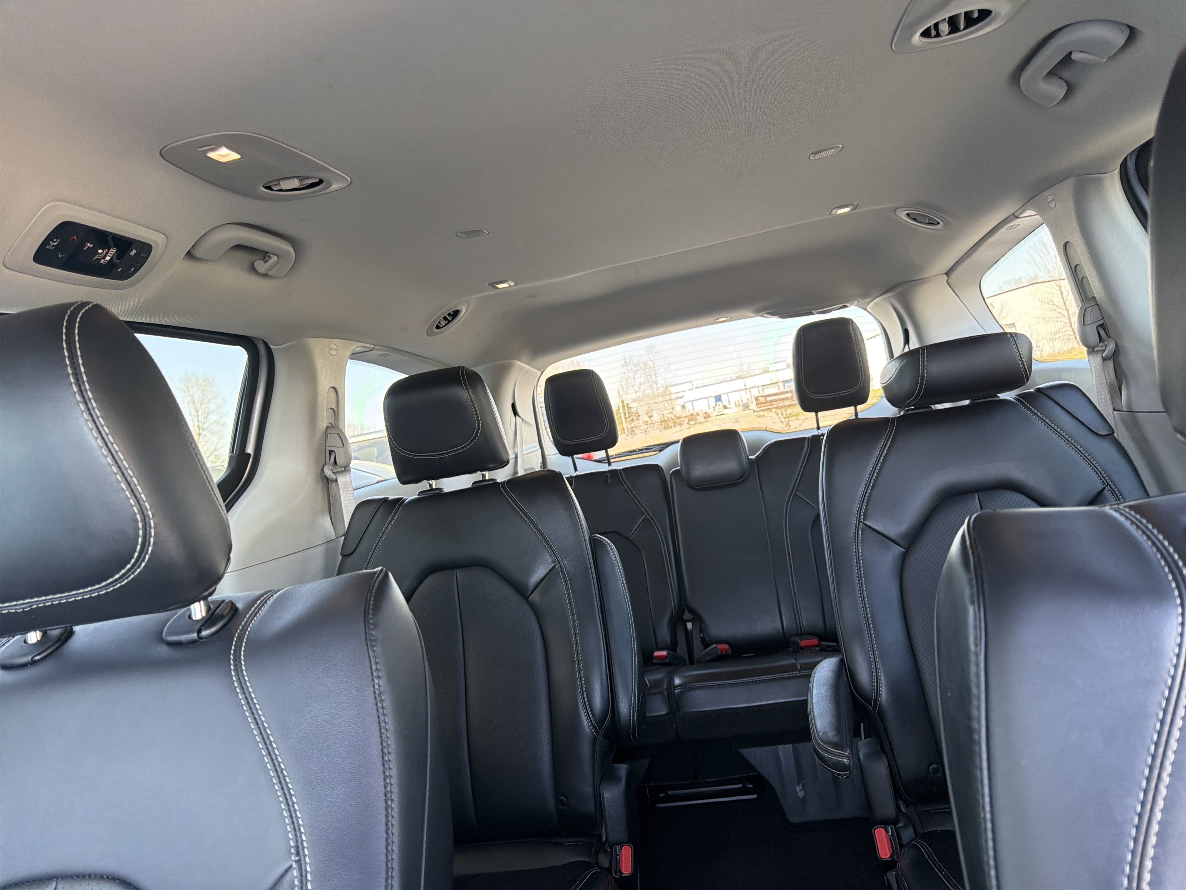 Used 2024 Chrysler Pacifica Touring-L FWD image 45