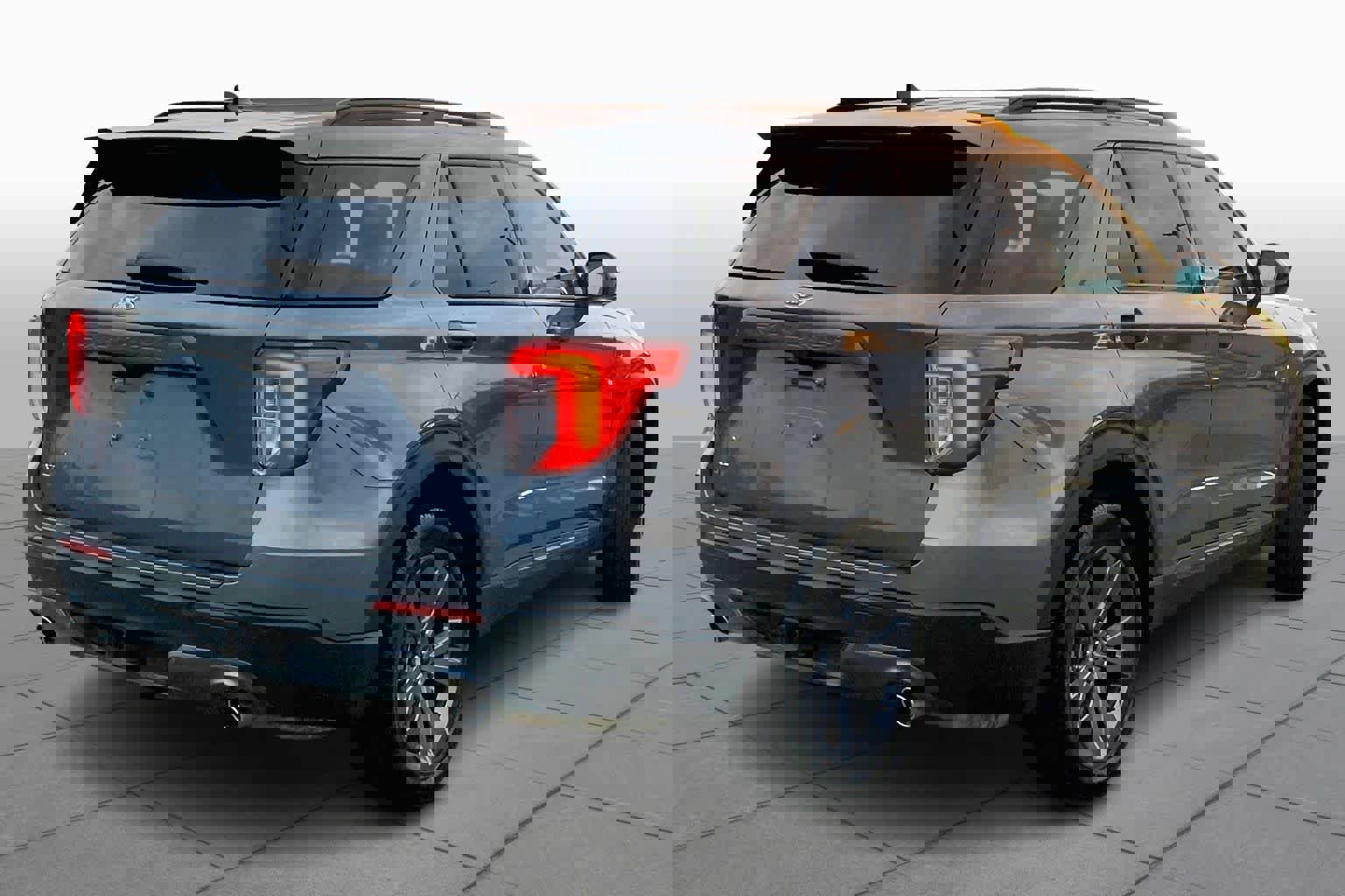 Certified 2023 Ford Explorer XLT w/ Equipment Group 202A image 3