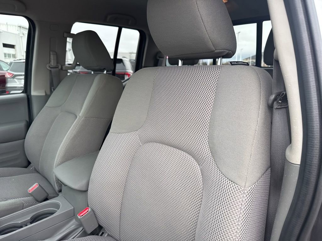 Used 2020 Nissan Frontier SV image 4