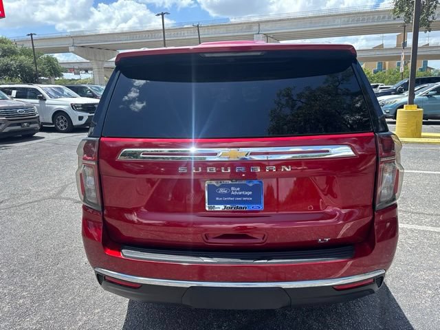 Used 2022 Chevrolet Suburban LT w/ Luxury Package RWD image 7