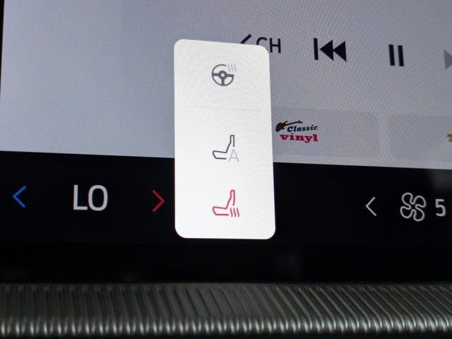 Certified 2025 Ford Explorer ST-Line image 31